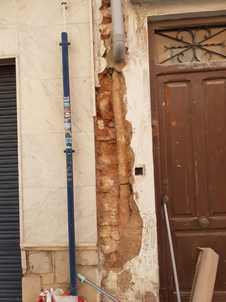 rehabilitación en Benimamet pared vieja